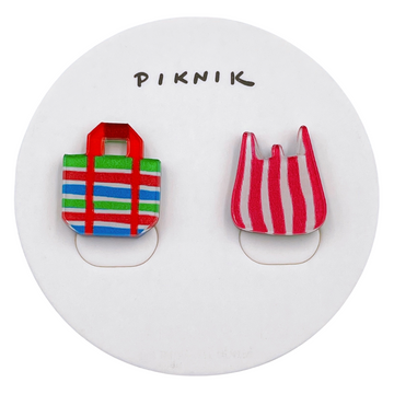 日日野餐 PIKNIK ピンバッジ 台湾漁師網バッグ+紅白ストライプレジ袋|日日野餐 PIKNIK 別針(徽章) 台灣文化系列 茄芷袋+紅白塑膠袋