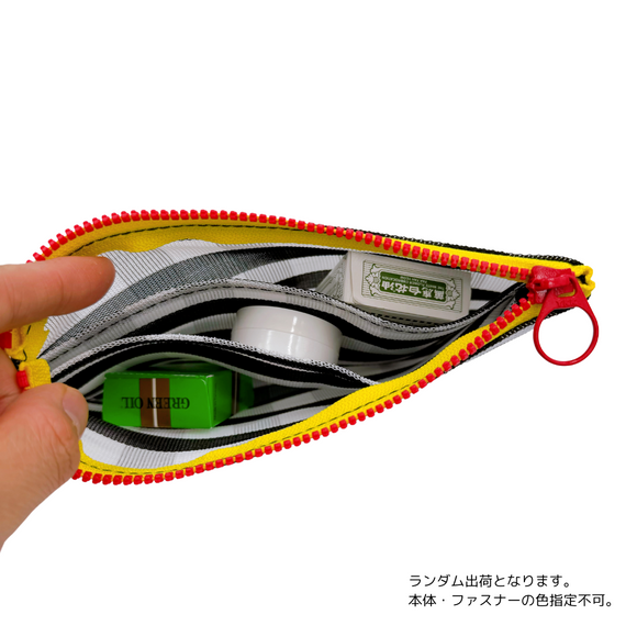 台湾漁師網バッグ地 仕切り付マルチポーチ チェック柄 モノトーン（ブラック・ホワイト）｜茄芷袋拉鍊包 黑白格紋（本体・ファスナーの色はランダム出荷）※ご購入の場合、色の原因で返品・交換は対応不可