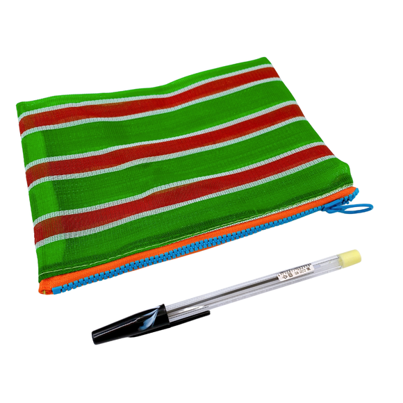 台湾漁師網バッグ地 仕切り付マルチポーチ ボーダー柄（グリーン・レッド・ホワイト）｜茄芷袋拉鍊包 紅綠白線條款（本体・ファスナーの色はランダム出荷）※ご購入の場合、色の原因で返品・交換は対応不可