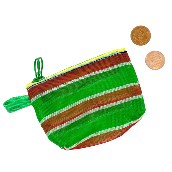 台湾漁師網バッグ地 コインケース（小銭入れ﻿）ボーダー柄（グリーン・レッド・ホワイト）｜茄芷零錢包 紅綠白線條款（本体・ファスナーの色はランダム出荷）※ご購入の場合、色の原因で返品・交換は対応不可