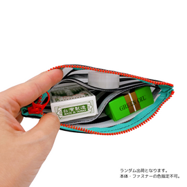 台湾漁師網バッグ地 仕切り付マルチポーチ モノトーンボーダー（ブラック・グレー）｜茄芷袋拉鍊包 黑灰條紋（本体・ファスナーの色はランダム出荷）※ご購入の場合、色の原因で返品・交換は対応不可