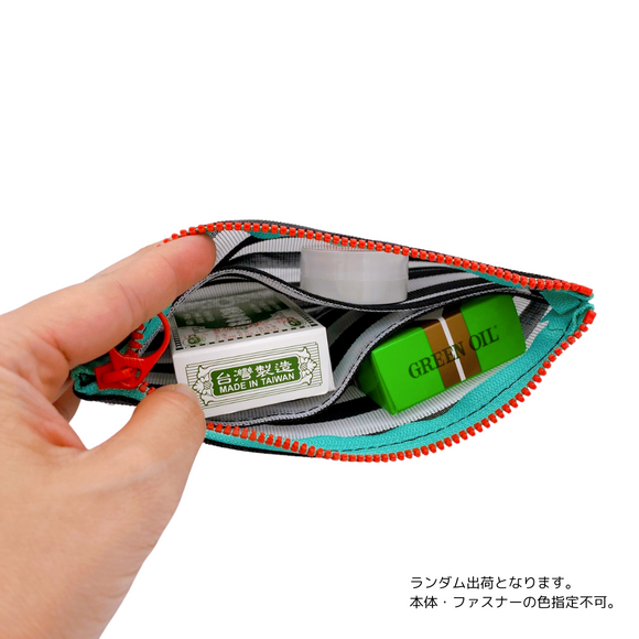 台湾漁師網バッグ地 仕切り付マルチポーチ モノトーンボーダー（ブラック・グレー）｜茄芷袋拉鍊包 黑灰條紋（本体・ファスナーの色はランダム出荷）※ご購入の場合、色の原因で返品・交換は対応不可