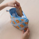 印花楽 台形ポーチ ファスナー付き レトロ窓ガラス柄18号 アプリコットオレンジ×ブルー｜拉鏈梯形收納包 玻璃海棠18號 杏桃橘藍