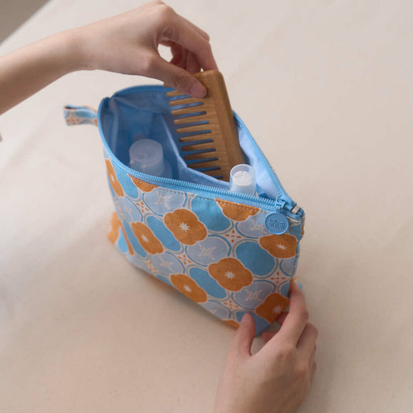 印花楽 台形ポーチ ファスナー付き レトロ窓ガラス柄18号 アプリコットオレンジ×ブルー｜拉鏈梯形收納包 玻璃海棠18號 杏桃橘藍