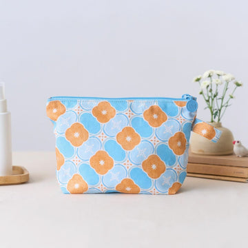 印花楽 台形ポーチ ファスナー付き レトロ窓ガラス柄18号 アプリコットオレンジ×ブルー｜拉鏈梯形收納包 玻璃海棠18號 杏桃橘藍