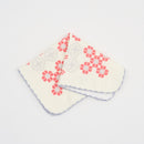 印花楽 ガーゼハンカチ 海棠タイル 春梅レッド｜紗布方塊巾 海棠花磚 春梅紅