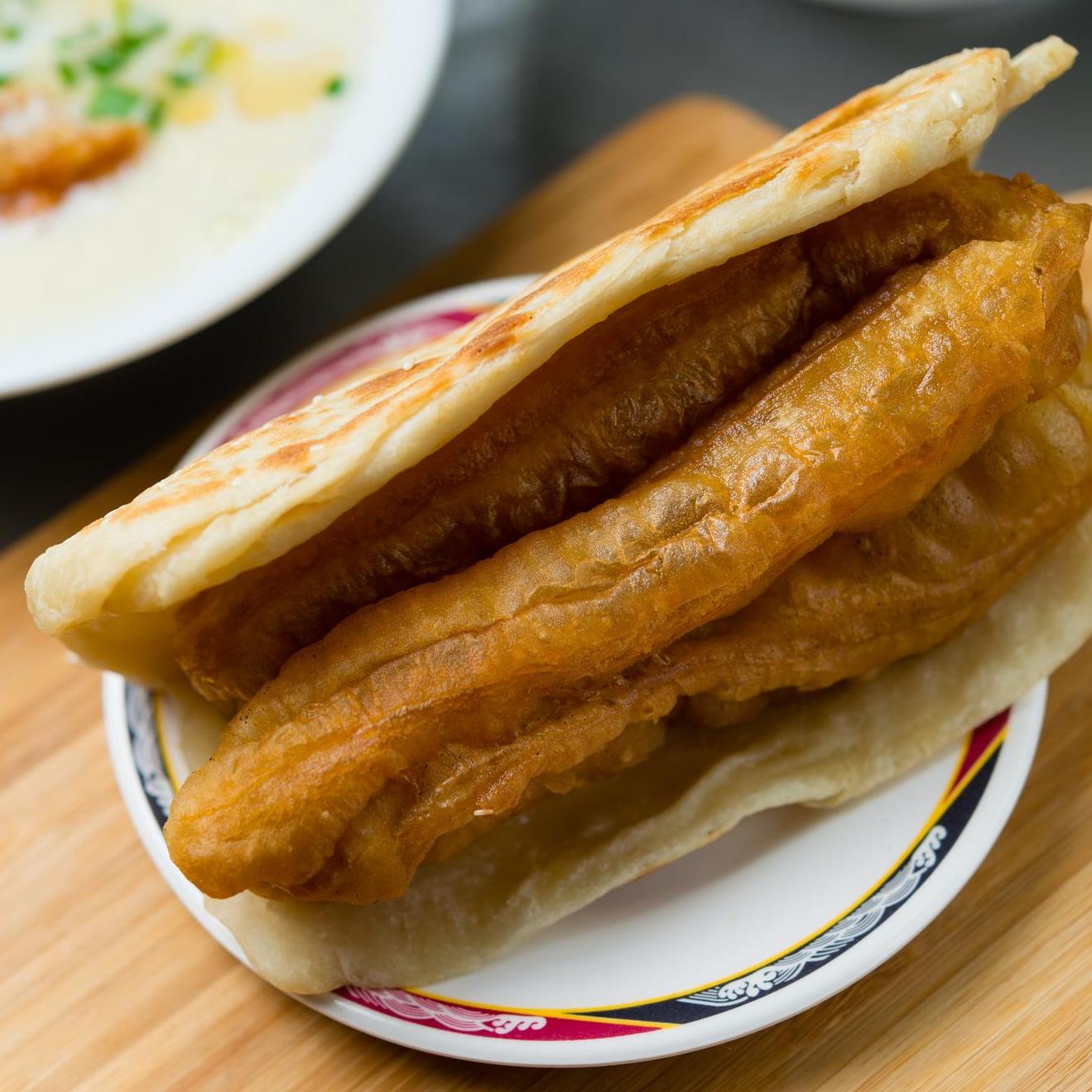 台湾レトロキーホルダー 焼餅油条（シャオピン・ヨウティアオ