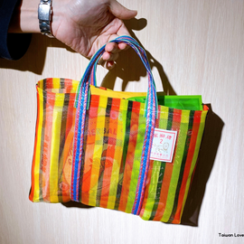 台湾製 縦ストライプ柄（オレンジ・ブラック・レッド）漁師網 ナイロンバッグ (茄芷袋)｜Sサイズ｜橘黑紅直條紋款 茄芷袋（金獅牌）