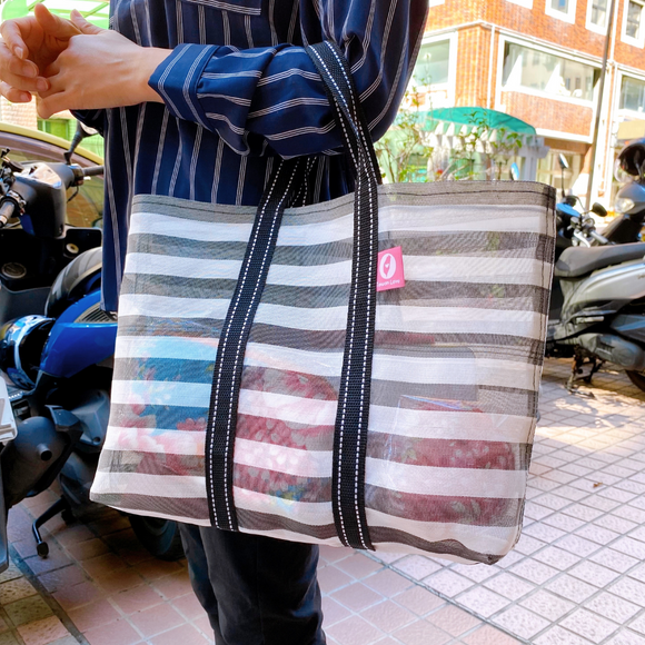 Taiwan Love オリジナル モノトーンボーダー（ブラック・グレー） 台湾漁師網バッグ ナイロンバッグ (茄芷袋) 台湾製｜小さめMサイズ（4号）｜コットン布持ち手タイプ｜Taiwan Love 黑白條紋 茄芷袋 4號