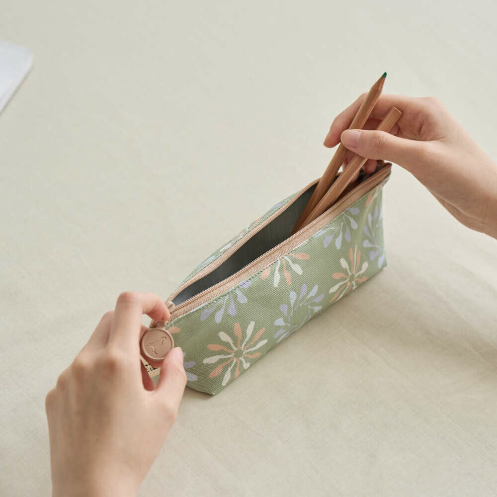印花楽 ペンケース 黒鳥サークル柄 春のガーデングリーン｜拉鏈