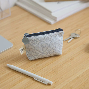 印花楽 小物入れ（ポーチ・コインケース）ファスナー付き レトロ窓ガラス柄 グレイッシュブルー｜小東西拉鏈包 玻璃海棠 寧靜灰藍
