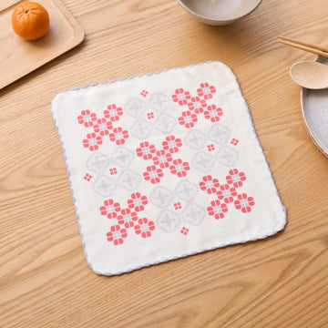 印花楽 ガーゼハンカチ 海棠タイル 春梅レッド｜紗布方塊巾 海棠花磚 春梅紅