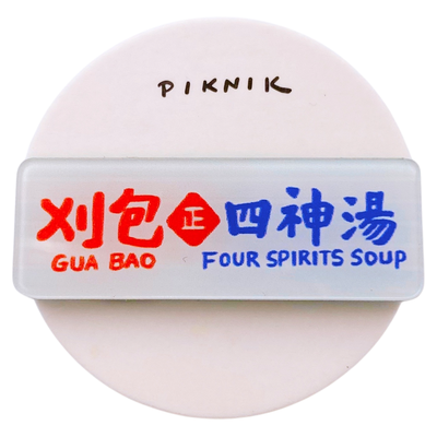 日日野餐 PIKNIK ピンバッジ 割包（台湾バーガー）と四神スープ 看板｜日日野餐 PIKNIK 別針（徽章） 台灣經典招牌 刈包四神湯