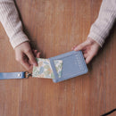 印花楽 リール付きパスケース レトロ窓ガラス柄 グレイッシュブルー｜伸縮證件套 玻璃海棠 寧靜灰藍