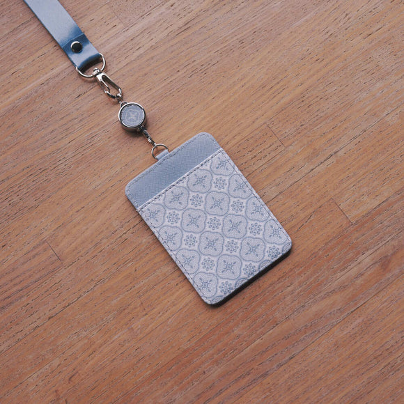 印花楽 リール付きパスケース レトロ窓ガラス柄 グレイッシュブルー｜伸縮證件套 玻璃海棠 寧靜灰藍
