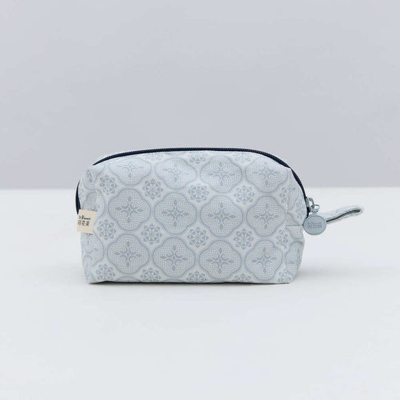 印花楽 長方形ポーチ ファスナー付き レトロ窓ガラス柄 グレイッシュブルー｜拉鏈長方收納包 玻璃海棠 寧靜灰藍
