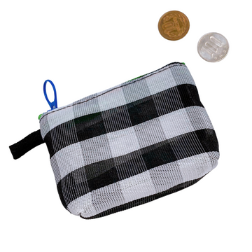 台湾漁師網バッグ地 コインケース（小銭入れ﻿）チェック柄 モノトーン（ブラック・ホワイト）｜茄芷零錢包 黑白格紋（本体・ファスナーの色はランダム出荷）※ご購入の場合、色の原因で返品・交換は対応不可