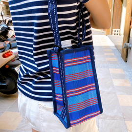 台湾製 漁師網 ナイロンドリンクバッグ（水筒カバー・水筒ホルダー・水筒入れ）肩掛けタイプ ブルーボーダー｜茄芷袋飲料袋 藍色線條款 肩背式