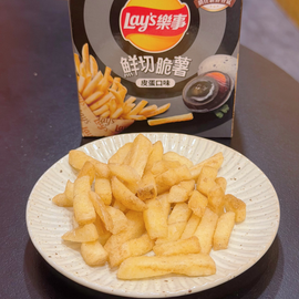 台湾 Lays レイズ フレッシュカット クリスピー ピータン味ポテトスティック｜樂事 鮮切脆薯 皮蛋口味薯條 72g