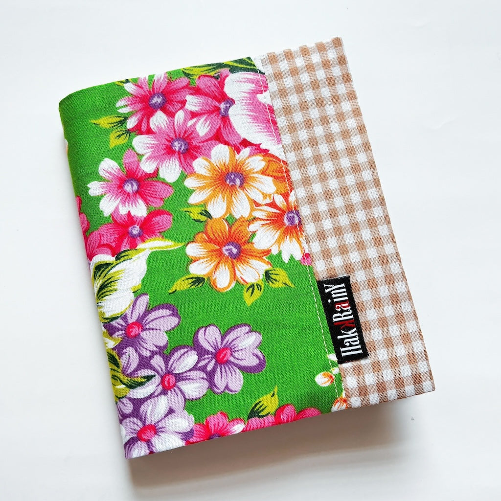 Hakka Rainy 客家花布 ブックカバー（A6サイズ・文庫判）｜客家花布書