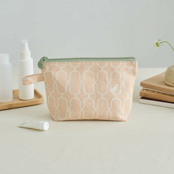 印花楽 台形ポーチ ファスナー付き 鉄窓花5号 コーラルオレンジ｜拉鏈梯形收納包 鐵花窗5號 珊瑚橘粉