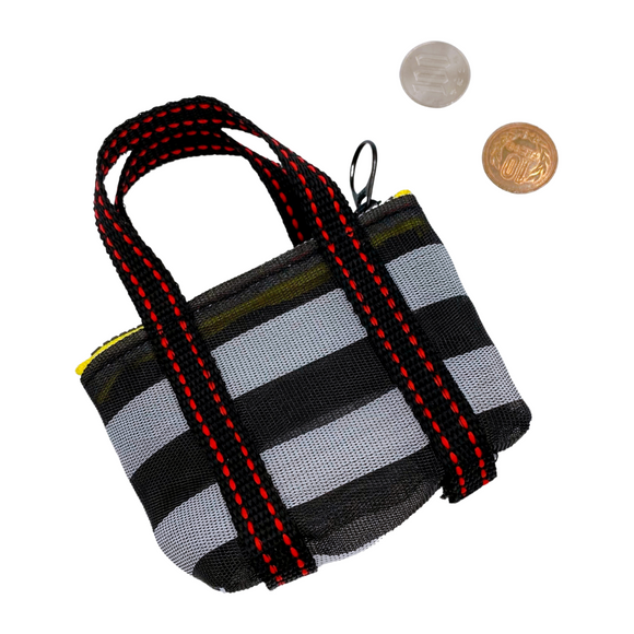 ミニ漁師網バッグ コインケース（小銭入れ﻿）モノトーンボーダー（ブラック・グレー）｜迷你茄芷袋零錢包 黑灰條紋（本体・ファスナーの色はランダム出荷）※ご購入の場合、色の原因で返品・交換は対応不可
