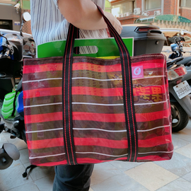 Taiwan Love オリジナル ボーダー柄（ブラック・レッド・ホワイト） 台湾漁師網バッグ ナイロンバッグ (茄芷袋) 台湾製｜小さめMサイズ（4号）｜コットン布持ち手タイプ｜Taiwan Love 黑紅白線條款 茄芷袋 4號