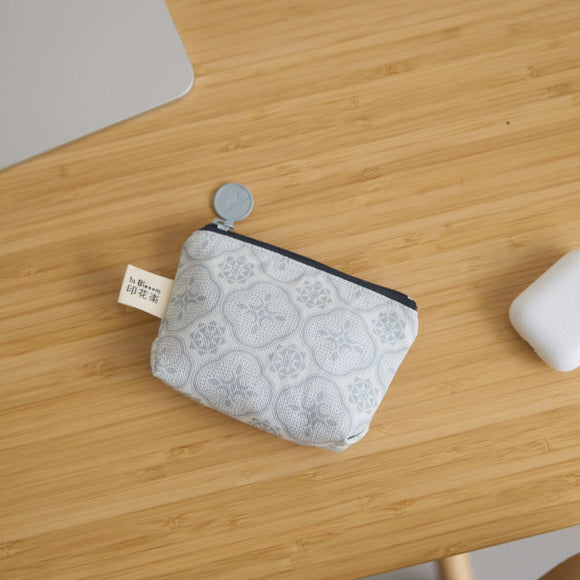 印花楽 小物入れ（ポーチ・コインケース）ファスナー付き レトロ窓ガラス柄 グレイッシュブルー｜小東西拉鏈包 玻璃海棠 寧靜灰藍
