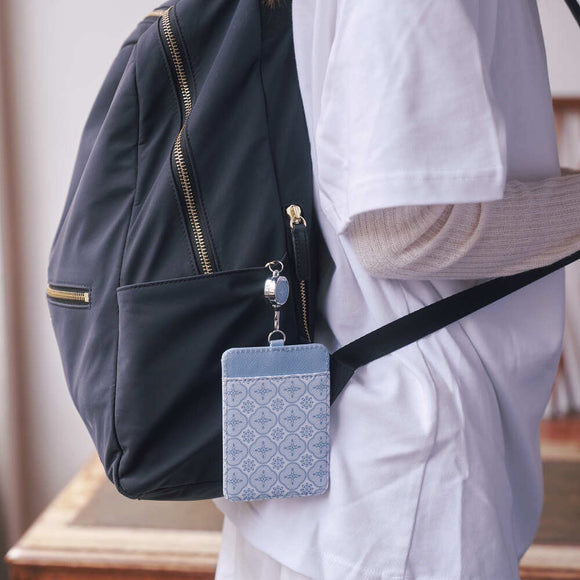 印花楽 リール付きパスケース レトロ窓ガラス柄 グレイッシュブルー｜伸縮證件套 玻璃海棠 寧靜灰藍