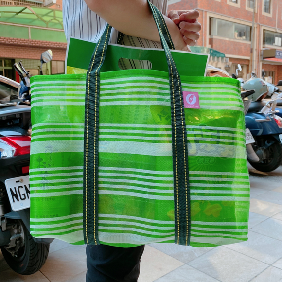 Taiwan Love オリジナル グリーン 台湾漁師網バッグ ナイロンバッグ (茄芷袋) 台湾製｜小さめMサイズ（4号）｜コットン布持ち手タイプ｜Taiwan Love 綠色白線款 茄芷袋 4號