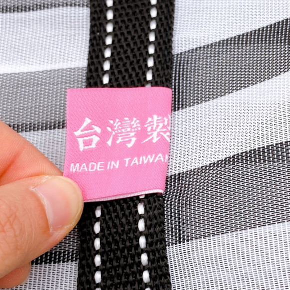 Taiwan Love オリジナル モノトーンボーダー（ブラック・グレー） 台湾漁師網バッグ ナイロンバッグ (茄芷袋) 台湾製｜小さめMサイズ（4号）｜ファスナー付きショルダーストラップタイプ｜Taiwan Love 黑白條紋 肩背拉鍊茄芷袋 4號