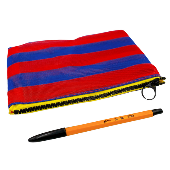 台湾漁師網バッグ地 仕切り付マルチポーチ ボーダー柄（ブルー・レッド）｜茄芷袋拉鍊包 藍紅條紋（本体・ファスナーの色はランダム出荷）※ご購入の場合、色の原因で返品・交換は対応不可