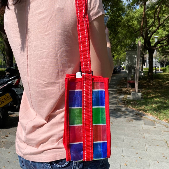 台湾製 漁師網 ナイロンドリンクバッグ（水筒カバー・水筒ホルダー・水筒入れ）肩掛けタイプ レッド｜茄芷袋飲料袋 紅 肩背式