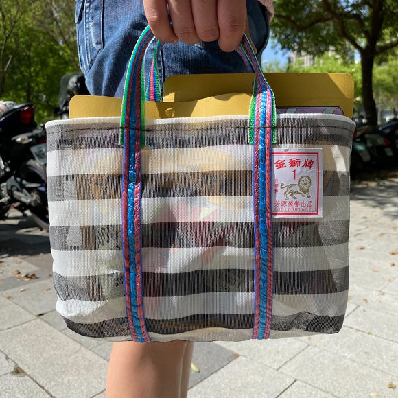 台湾製 モノトーンボーダー（ブラック・グレー）漁師網 ナイロンバッグ (茄芷袋)｜XSサイズ｜黑灰條紋款 茄芷袋（金獅牌）