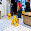 黄色い立て看板 小心地滑（床が滑るから注意）｜ 小心地滑 A字告示牌