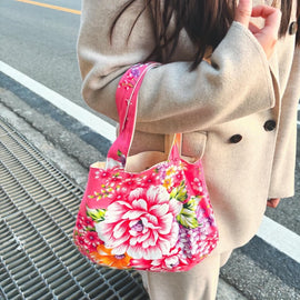 Hakka Rainy 客家花布マグネットボタン付きラウンドトートバッグ｜手提磁扣圓弧包｜台湾花布 - 0