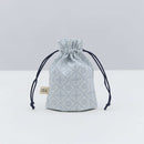 印花楽 巾着ポーチ レトロ窓ガラス柄 グレイッシュブルー｜束口小物袋 玻璃海棠 寧靜灰藍