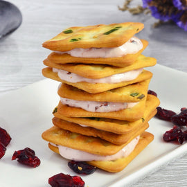 中祥 ヌガークラッカー ベリー風味｜中祥 巧心蘇打 牛軋餅乾 熱情莓果｜145g（10枚入り・個包装）