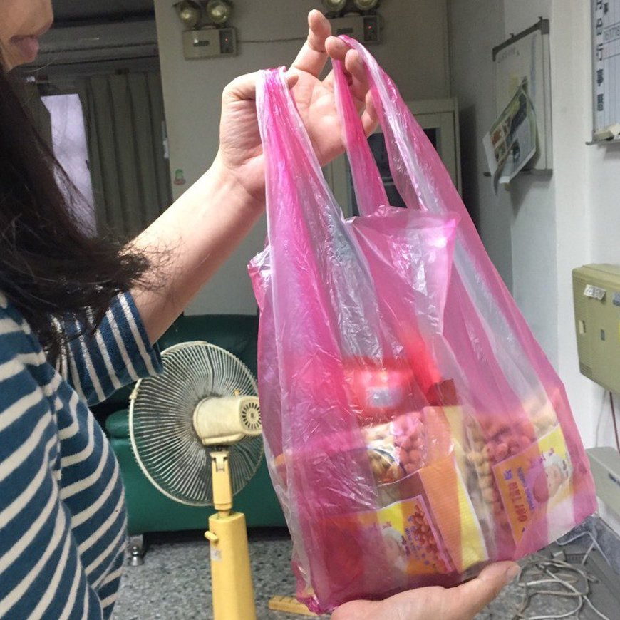 台湾 紅白ストライプレジ袋（サイズ：半斤／1斤／10斤）  10枚入｜紅白條紋背心袋 （半斤／1斤／10斤） 10個入