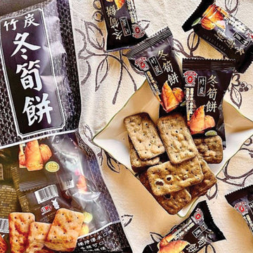南投竹山名物 日香 筍クラッカー（竹炭パウダー入り）｜日香 竹炭冬筍餅｜たけのこクラッカー｜300g 大容量・個包装