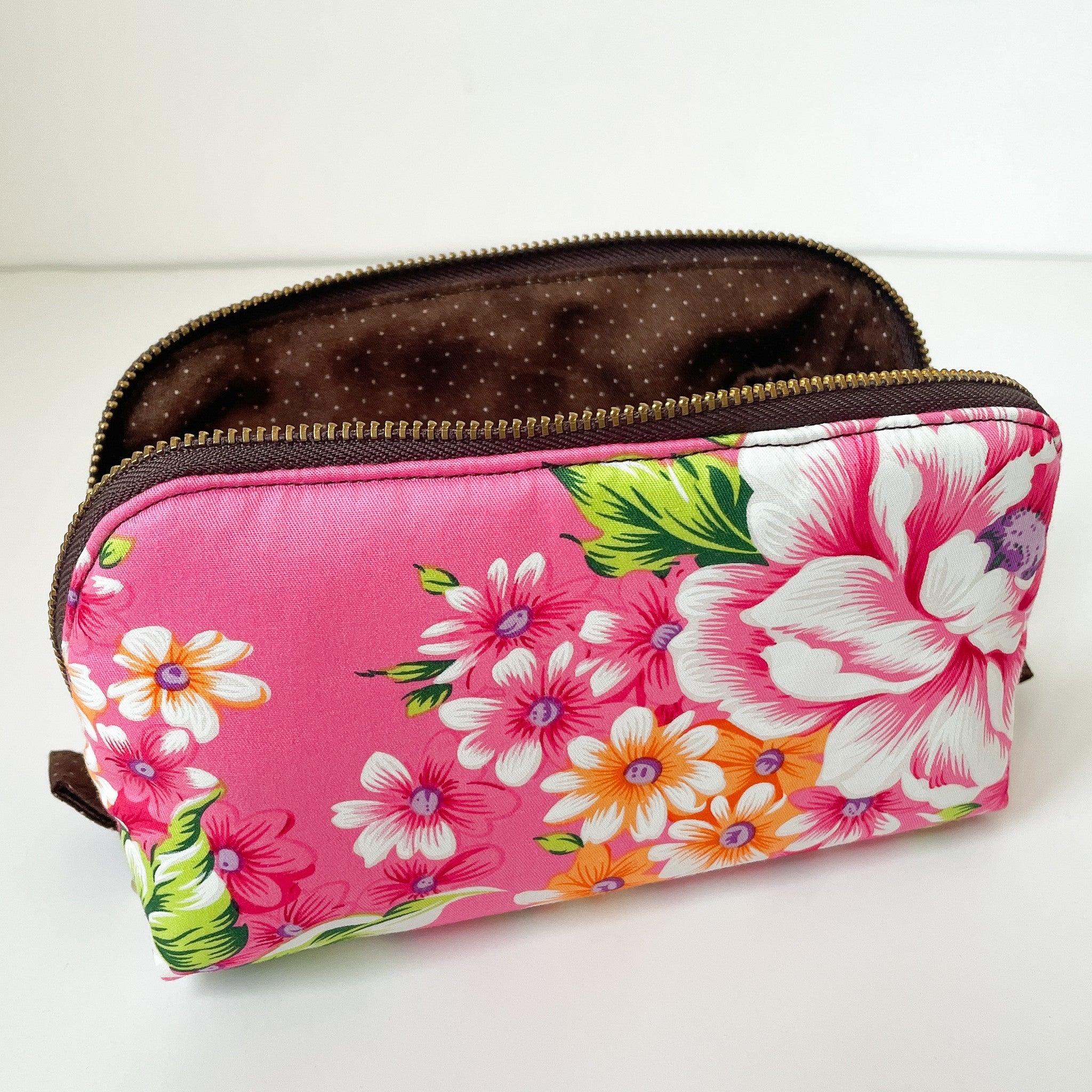 Hakka Rainy 客家花布 シェルポーチ｜貝殼化妝包｜台湾花布 | Taiwan