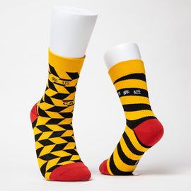 Cosi 台湾 施工現場用 バリケードテープ柄 ブラック ソックス（男女兼用）台湾製 靴下｜臺灣色彩系列 施工帶（黑） 無痕中長襪 MIT臺灣製襪子｜サイズ：S・M・L